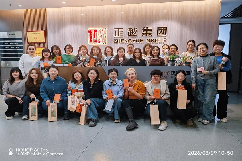 芳華悅己，逐光而行